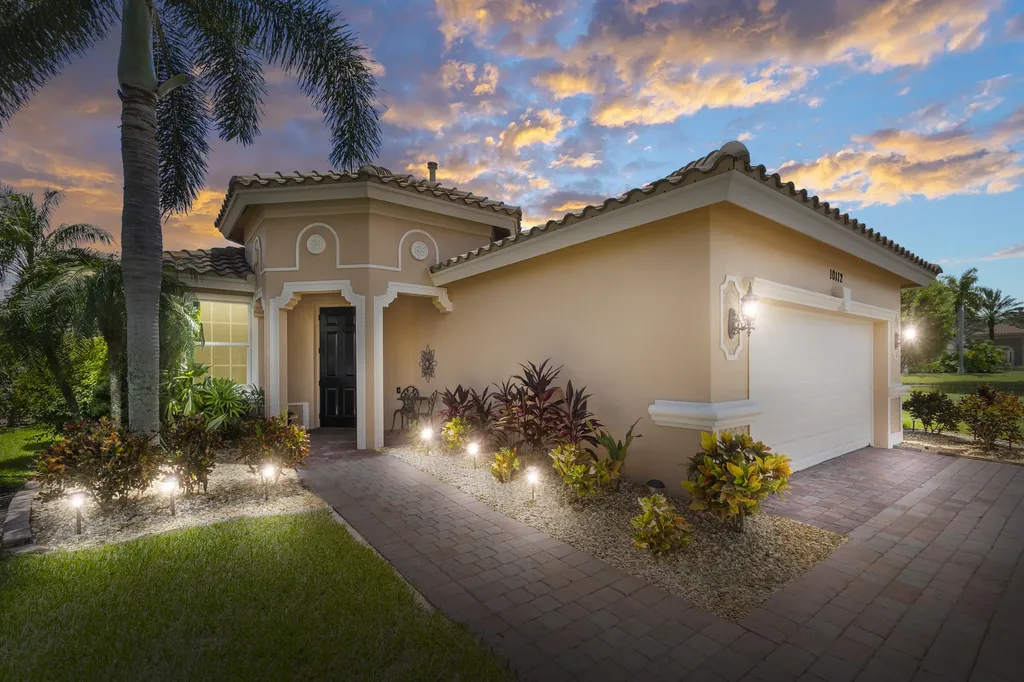 10112 Sw Oak Tree Circle Port Saint Lucie FL 34987