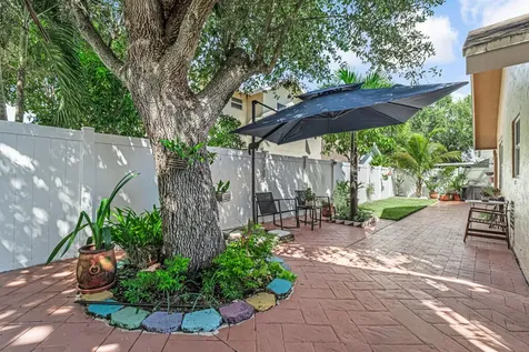 610 Nw 207th Avenue Pembroke Pines FL 33029