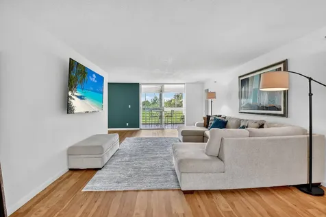 5340 Nw 2nd Avenue Boca Raton FL 33487