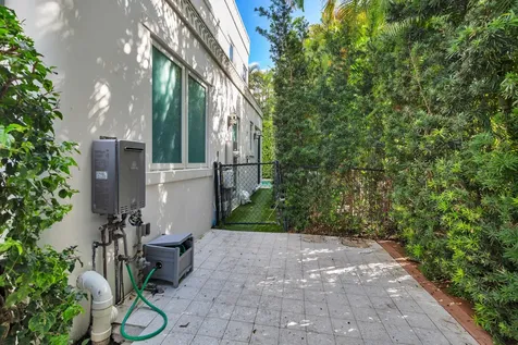 216 Colonial Lane Palm Beach FL 33480