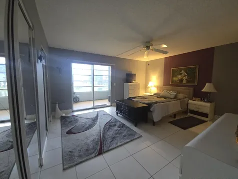 2010 Westbury F Deerfield Beach FL 33442