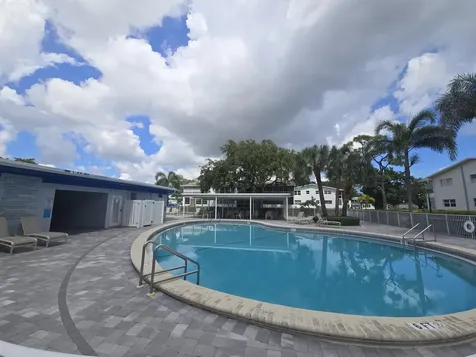 2010 Westbury F Deerfield Beach FL 33442