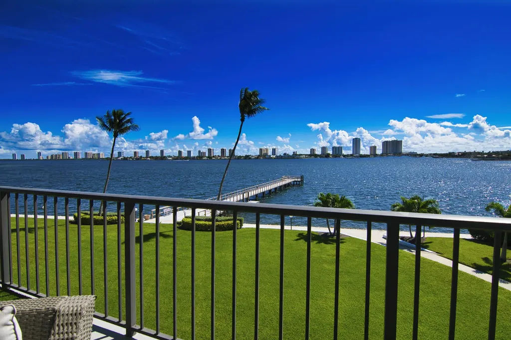 3040 Lake Shore Drive Riviera Beach FL 33404