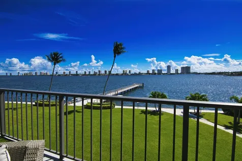 3040 Lake Shore Drive Riviera Beach FL 33404