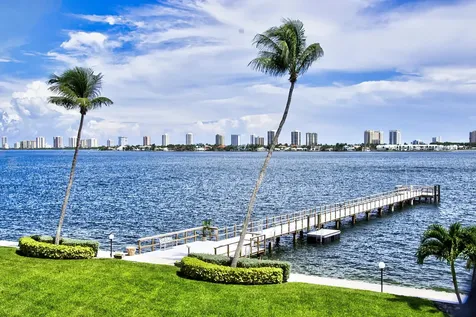 3040 Lake Shore Drive Riviera Beach FL 33404