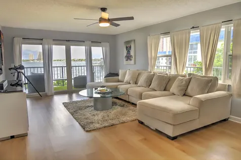 3040 Lake Shore Drive Riviera Beach FL 33404