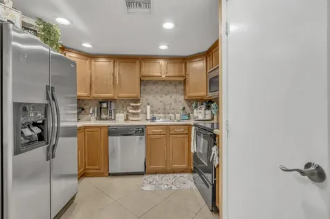 4166 Inverrary Drive Lauderhill FL 33319