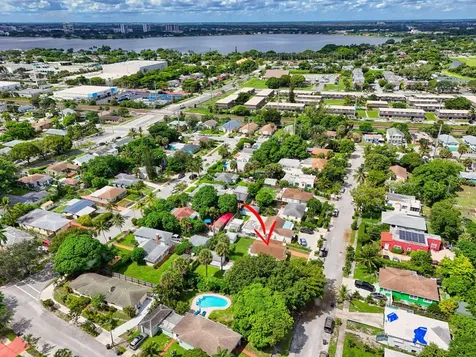 912 38th Street West Palm Beach FL 33407