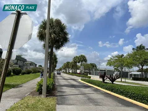 886 Flanders Delray Beach FL 33484