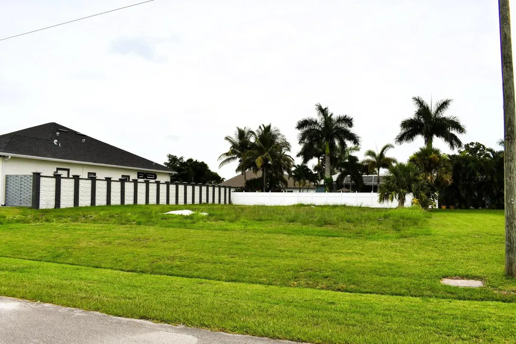 2565 SW Salzedo Avenue Port Saint Lucie FL 34987