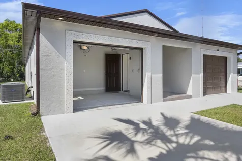 33 Lagos Del Norte Fort Pierce FL 34951
