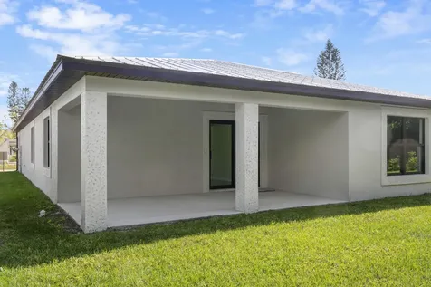 33 Lagos Del Norte Fort Pierce FL 34951