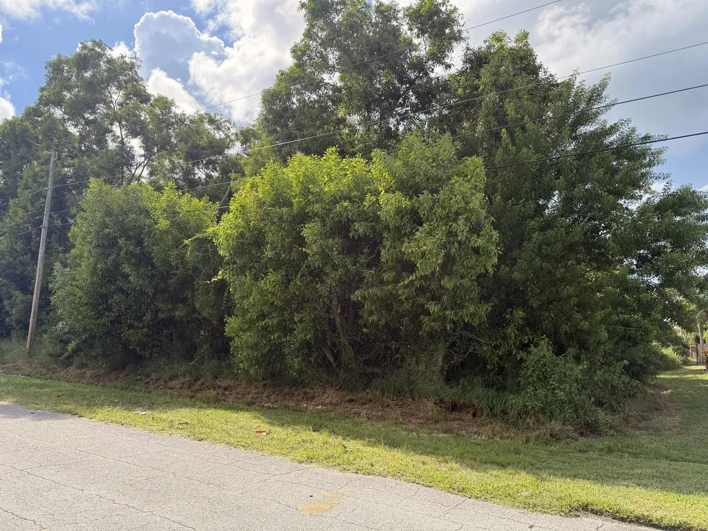 576 SE Nome Drive Port Saint Lucie FL 34984