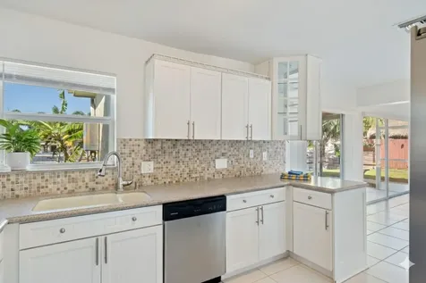 1001 Se 5 Avenue Pompano Beach FL 33060