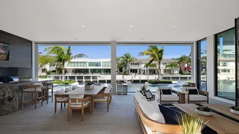 207 W Coconut Palm Road Boca Raton FL 33432