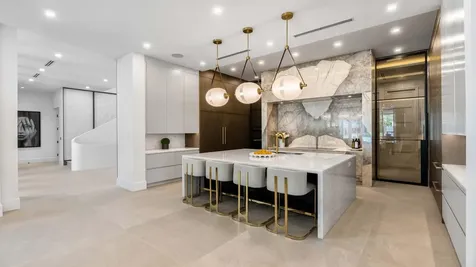 207 W Coconut Palm Road Boca Raton FL 33432