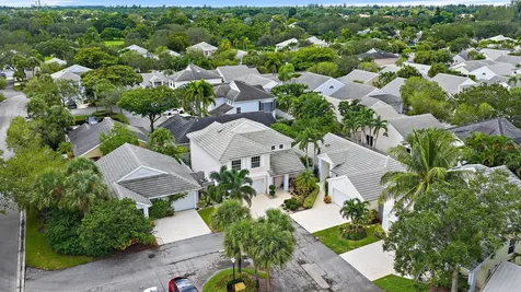 17 Commodore Place Palm Beach Gardens FL 33418