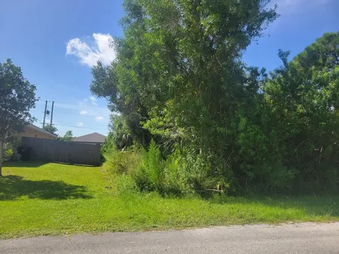 474 SW Kaabe Avenue Port Saint Lucie FL 34953