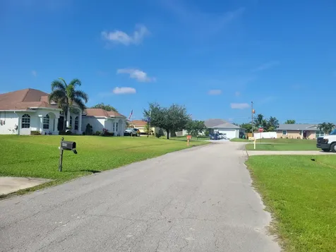474 SW Kaabe Avenue Port Saint Lucie FL 34953