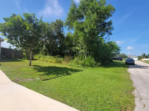 474 SW Kaabe Avenue Port Saint Lucie FL 34953