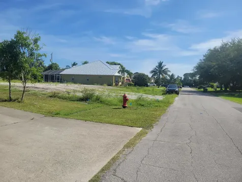 474 SW Kaabe Avenue Port Saint Lucie FL 34953