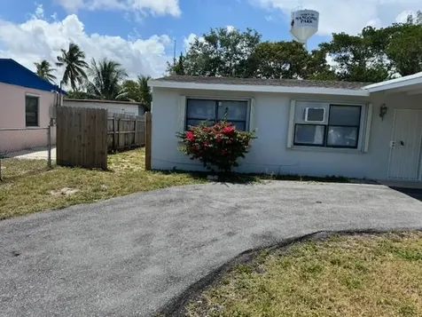 5707 Briarwood Street Mangonia Park FL 33407