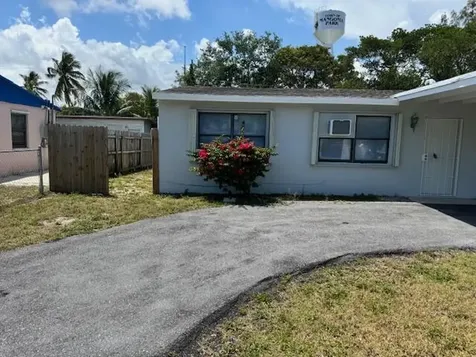5707 Briarwood Street Mangonia Park FL 33407
