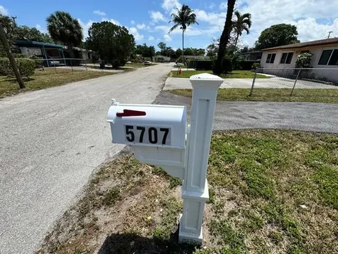 5707 Briarwood Street Mangonia Park FL 33407