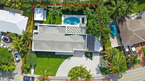 391 W Riverside Drive Tequesta FL 33469