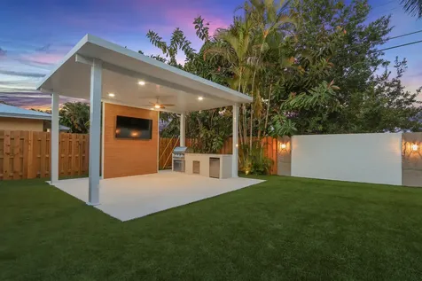 391 W Riverside Drive Tequesta FL 33469
