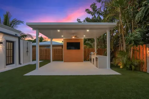 391 W Riverside Drive Tequesta FL 33469