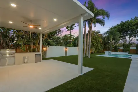 391 W Riverside Drive Tequesta FL 33469