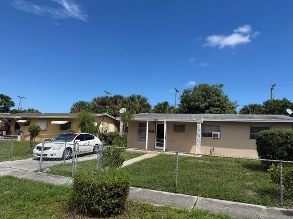 1441 8th Street West Palm Beach FL 33401