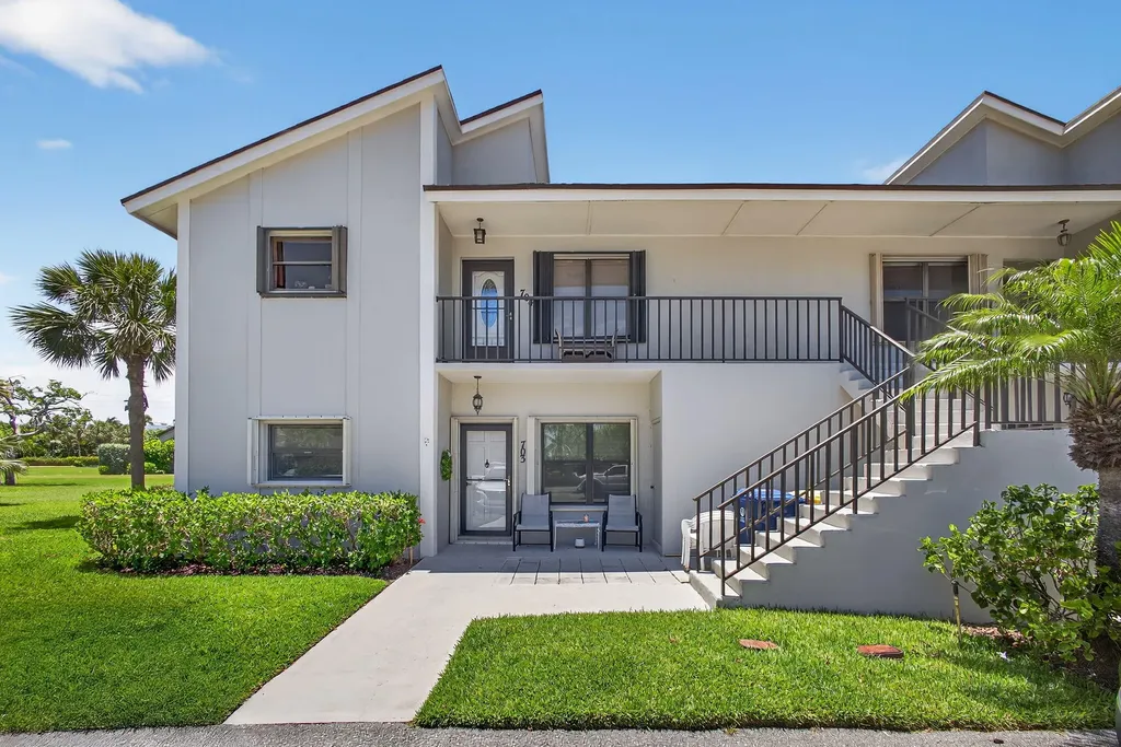 704 Clubhouse Circle Jupiter FL 33477
