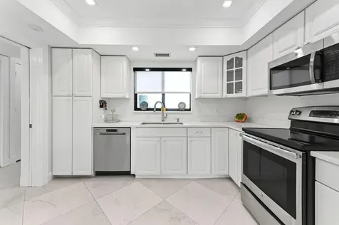 1924 Presidential Way West Palm Beach FL 33401