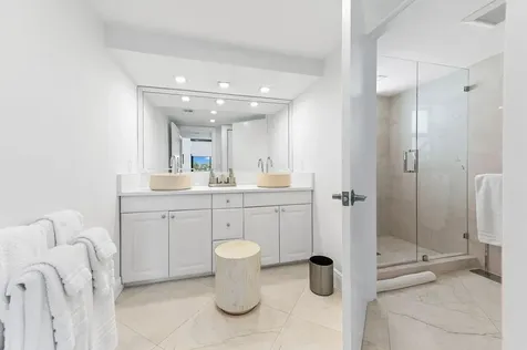 1924 Presidential Way West Palm Beach FL 33401