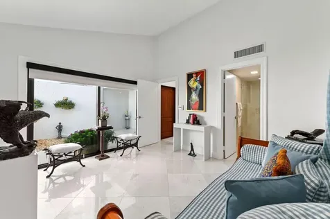 1924 Presidential Way West Palm Beach FL 33401