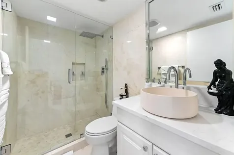 1924 Presidential Way West Palm Beach FL 33401