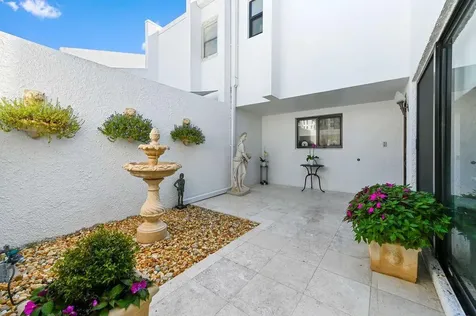 1924 Presidential Way West Palm Beach FL 33401