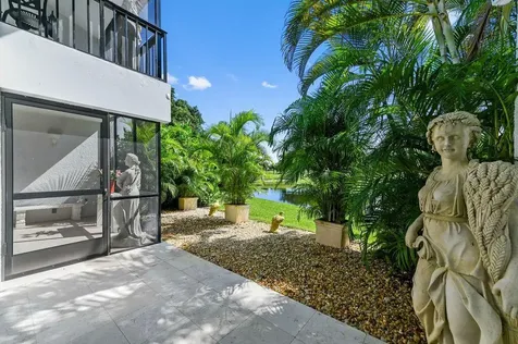 1924 Presidential Way West Palm Beach FL 33401