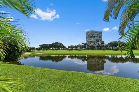 1924 Presidential Way West Palm Beach FL 33401