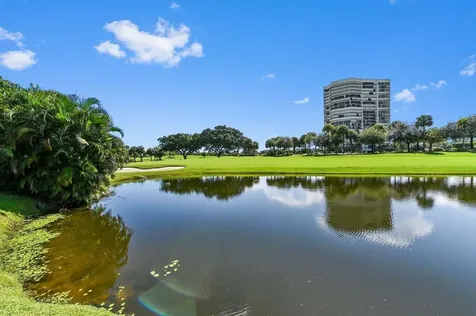 1924 Presidential Way West Palm Beach FL 33401