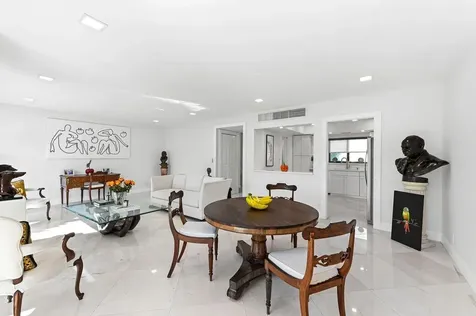 1924 Presidential Way West Palm Beach FL 33401