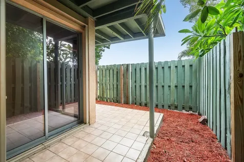 1876 Fairview Villas Drive Palm Springs FL 33406