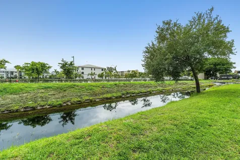 1876 Fairview Villas Drive Palm Springs FL 33406