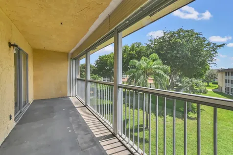 700 Village Green Court Palm Springs FL 33461