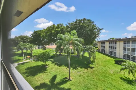 700 Village Green Court Palm Springs FL 33461