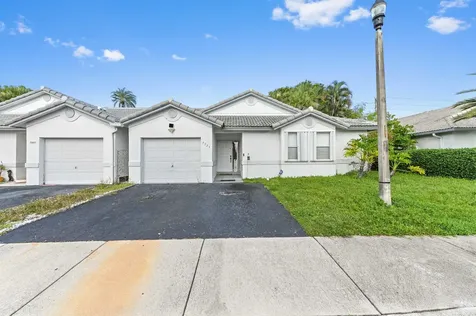 3325 Nw 79th Way Davie FL 33024