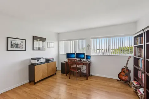 721 N Pine Island Plantation FL 33324