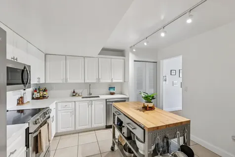 721 N Pine Island Plantation FL 33324
